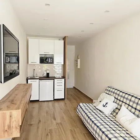 아파트 A - Les Mimosas 망들리유 라 나플